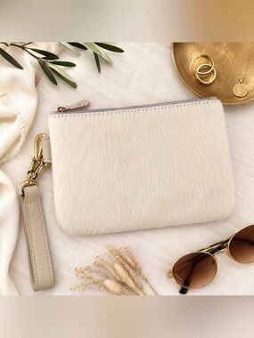 Ella Gray Collection Ivory
Hair-On-Hide Leather
Wristlet Clutch Gold
Hardware